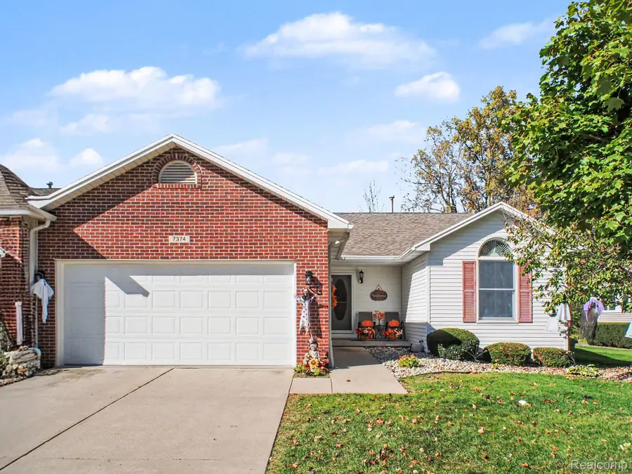 7374 Cross Creek DR, Swartz Creek, MI 48473 - #2