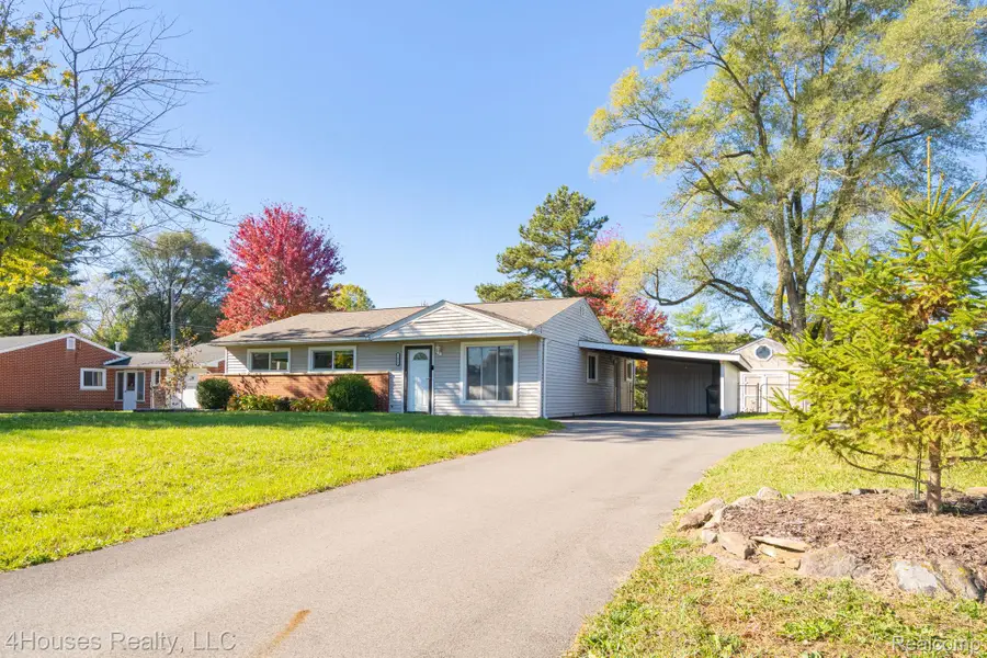 1429 Whittier DR, Waterford, MI 48327 - #3