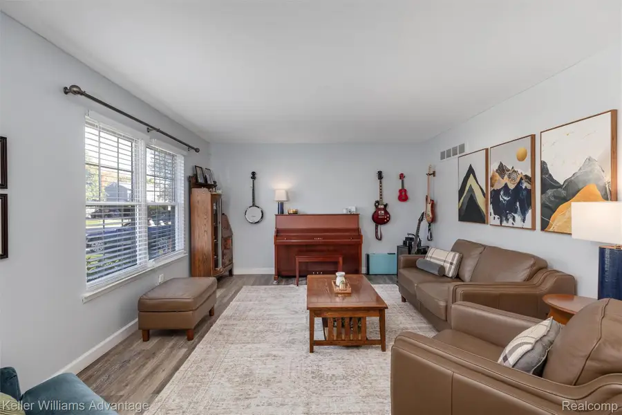 6687 Devonshire DR, Canton, MI 48187 - #3