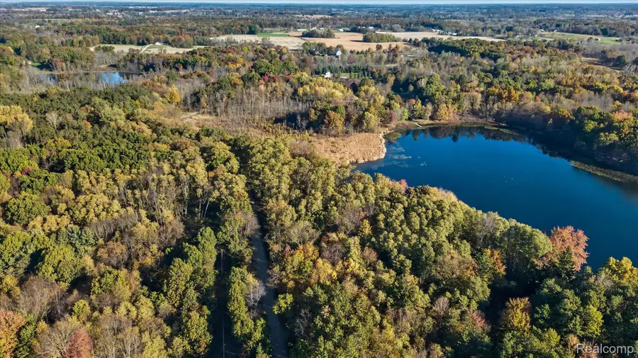 6400 Crandall RD, Howell, MI 48855 - #2