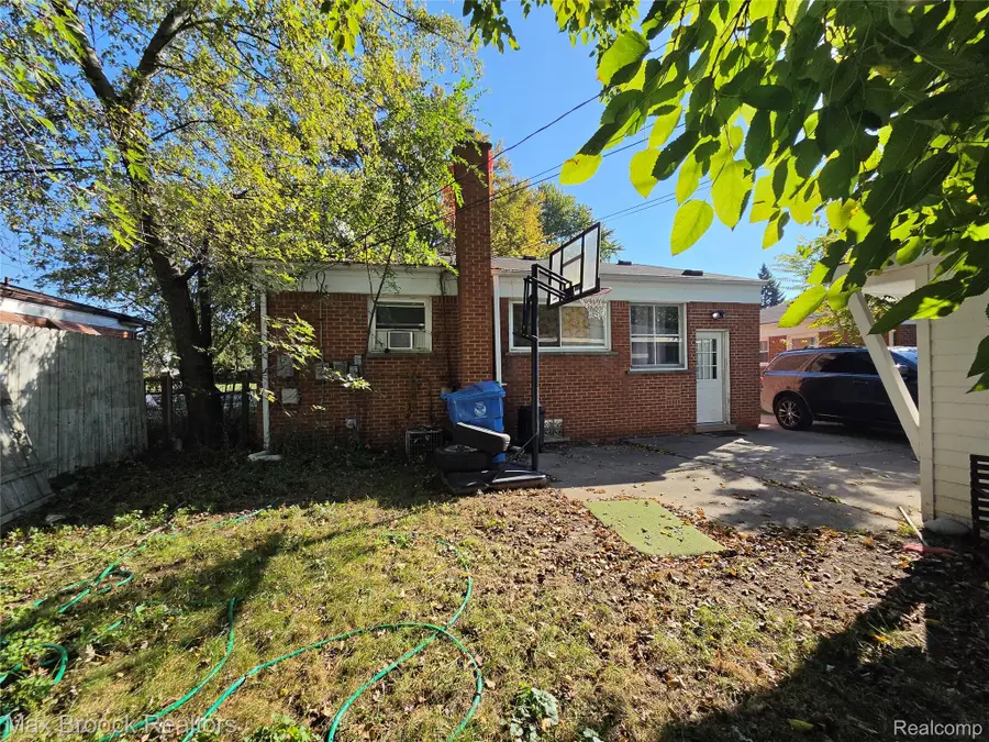 24980 Powers AVE, Dearborn Heights, MI 48125 - #3