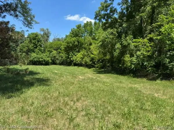 000 Ecorse RD, Romulus, MI 48174