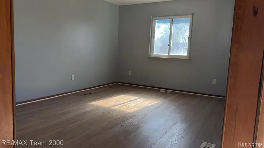 35244 Michelle DR, Romulus, MI 48174 - #3