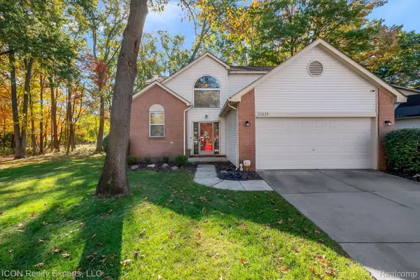 21629 Rose Hollow DR, Southfield, MI 48075