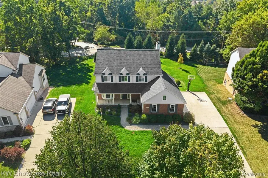 4221 Warrington DR, Wixom, MI 48393 - #2