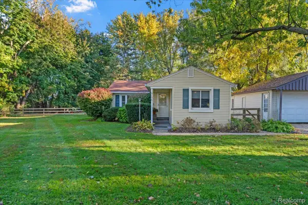 8156 Mario ST, CommerceTwp, MI 48382