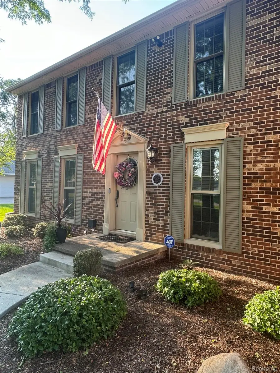 31770 Staman CIR, Farmington Hills, MI 48336 - #2