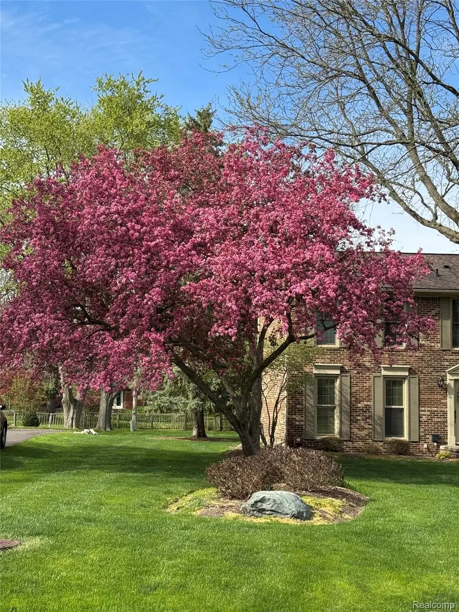31770 Staman CIR, Farmington Hills, MI 48336 - #3