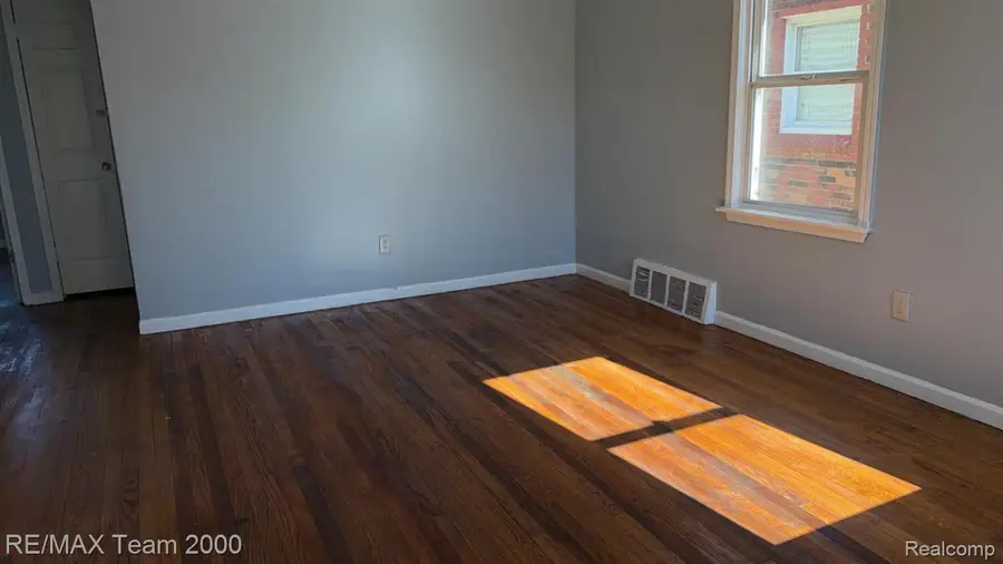 2090 Olive AVE, Lincoln Park, MI 48146 - #3