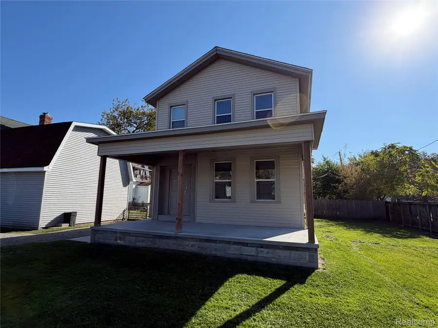 810 Gillett ST, Port Huron, MI 48060 - #2