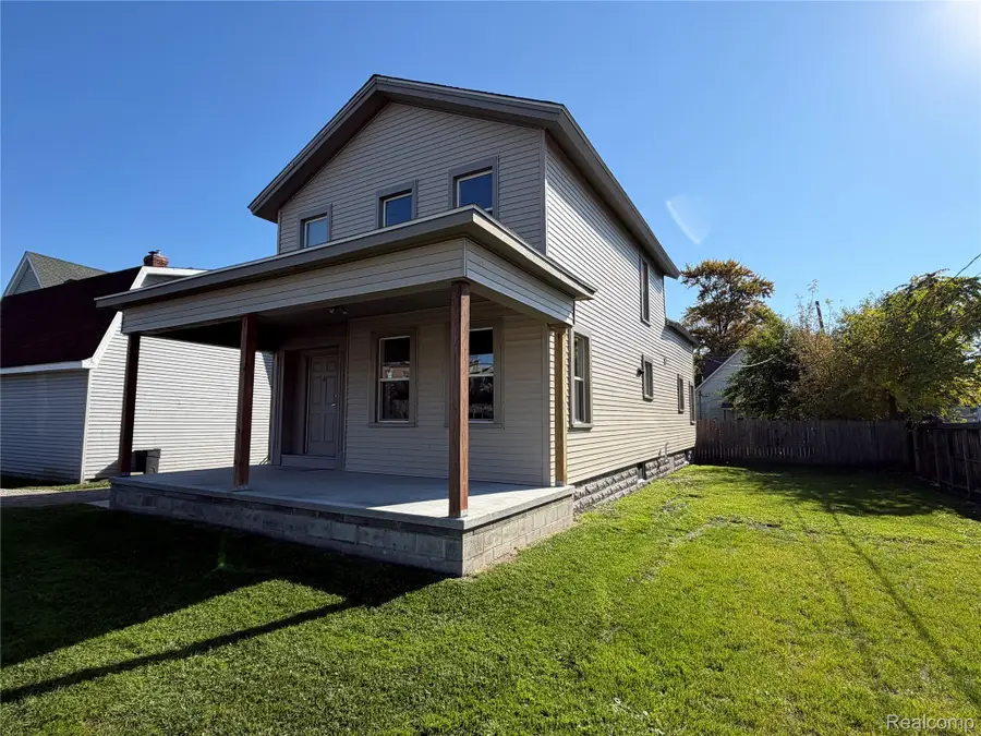 810 Gillett ST, Port Huron, MI 48060 - #3