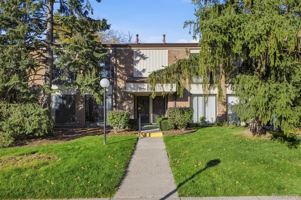 18217 University Park DR, Livonia, MI 48152