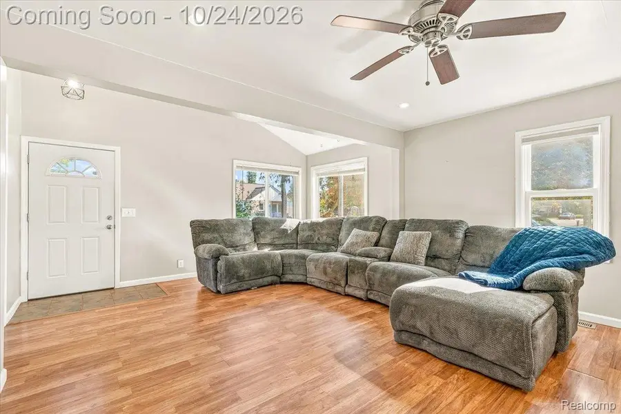 117 Wexford AVE, Belleville, MI 48111 - #3