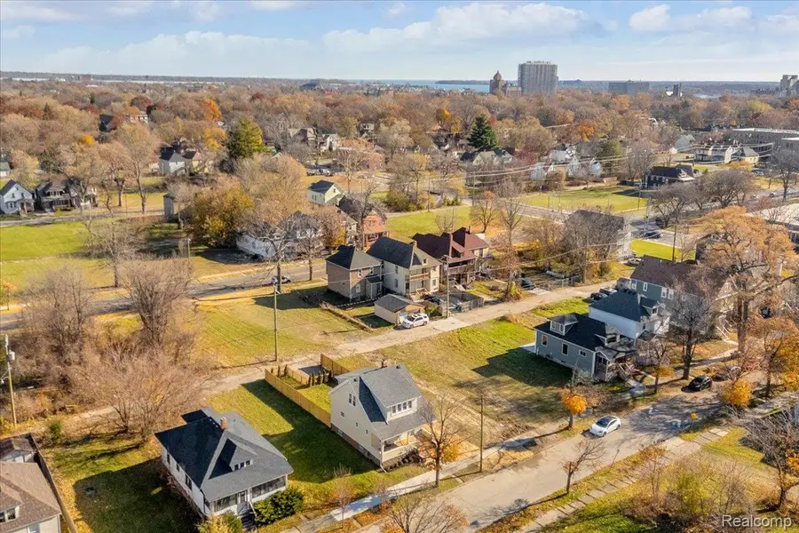 2470 Beals ST, Detroit, MI 48214 - #3