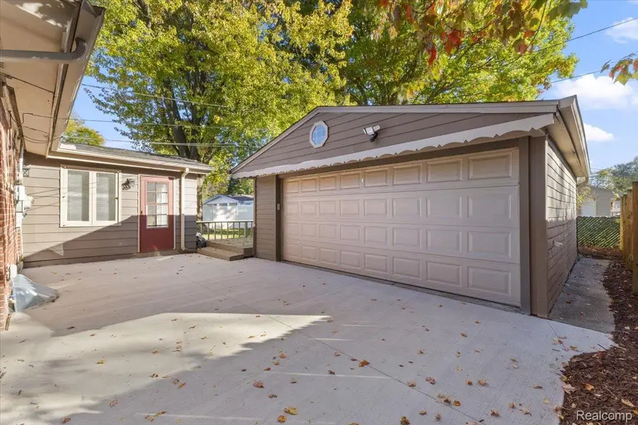 31629 Arizona ST, Livonia, MI 48150 - #2