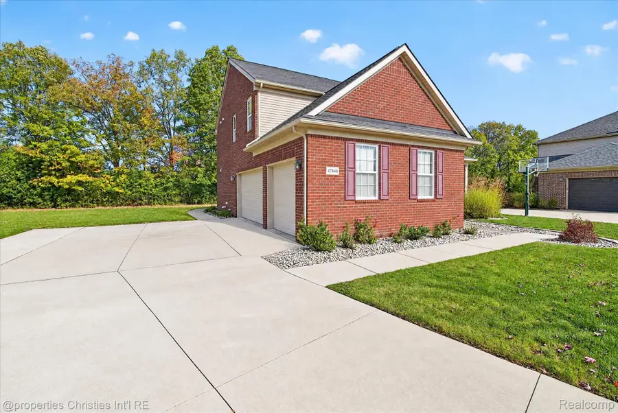 47848 Lindenhurst BLVD, Canton, MI 48188 - #2