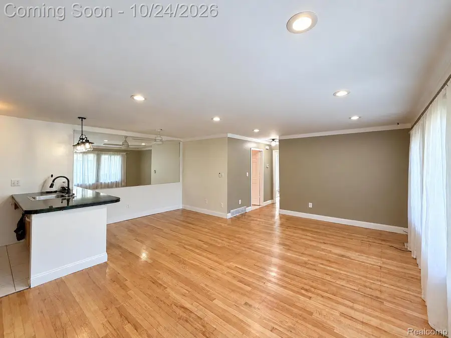 19253 E 13 Mile RD, Roseville, MI 48066 - #3