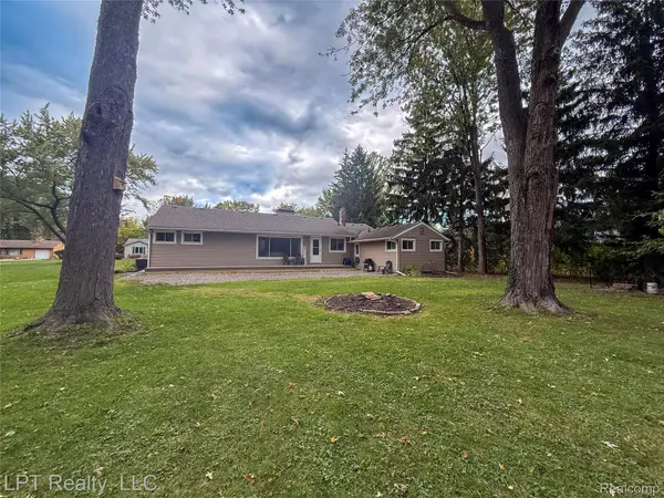21600 Holly ST, ClintonTwp, MI 48035