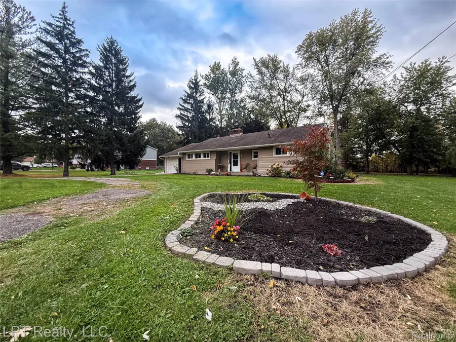 21600 Holly ST, Clinton Township, MI 48035 - #3