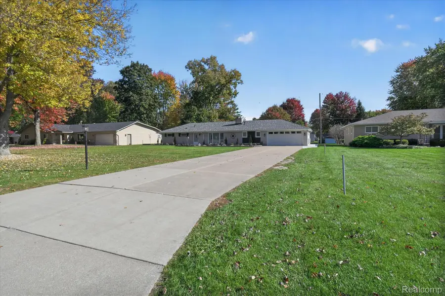 17310 Mayfield ST, Livonia, MI 48152 - #2