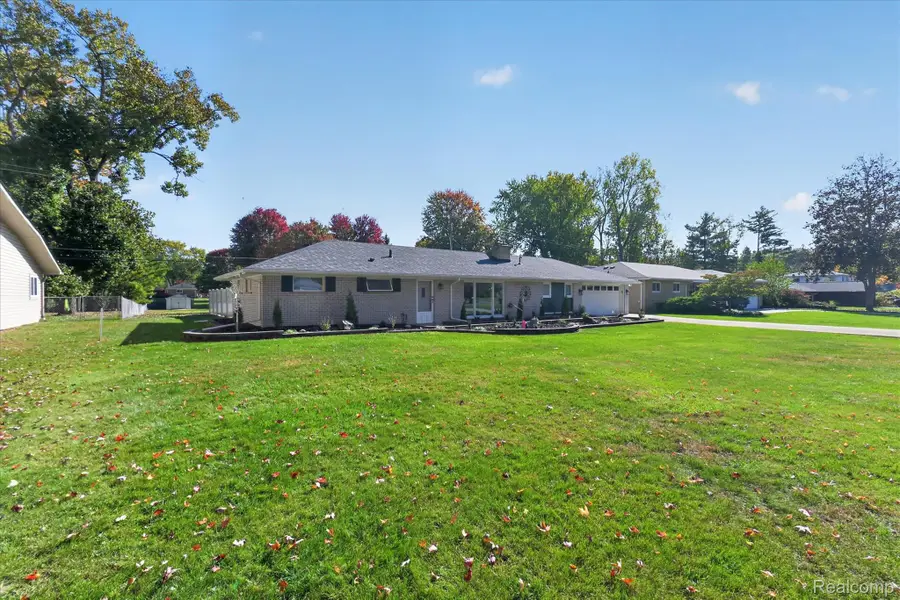 17310 Mayfield ST, Livonia, MI 48152 - #3