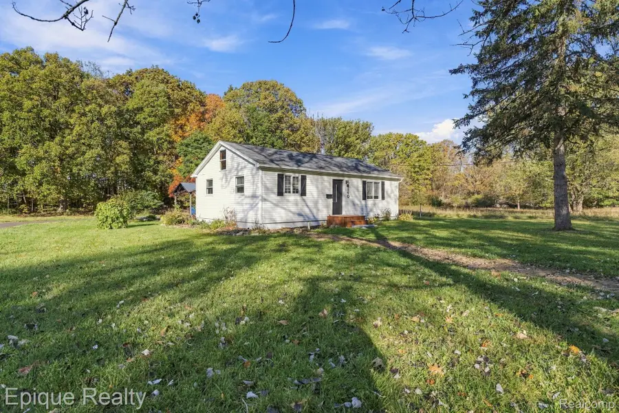 6160 Taylor DR, Flint, MI 48507 - #2
