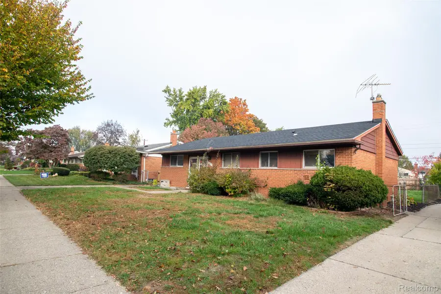 38050 Lyndon ST, Livonia, MI 48154 - #2