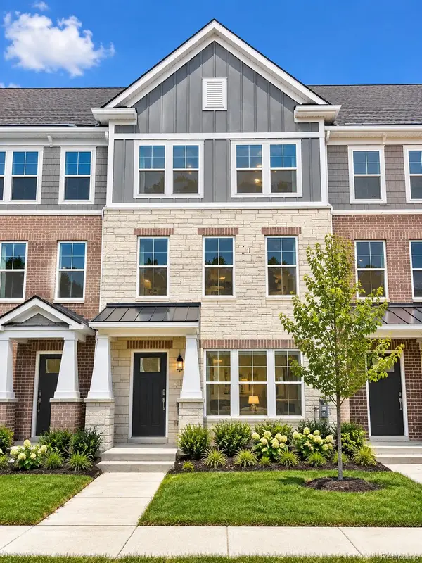 25335 Tolstoy TRL, Novi, MI 48375