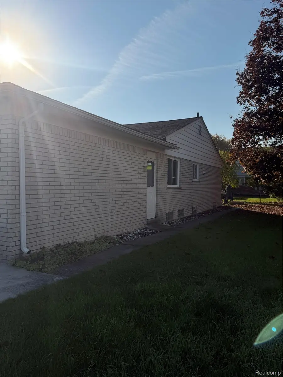 22043 Hallcroft LN, Southfield, MI 48034 - #2