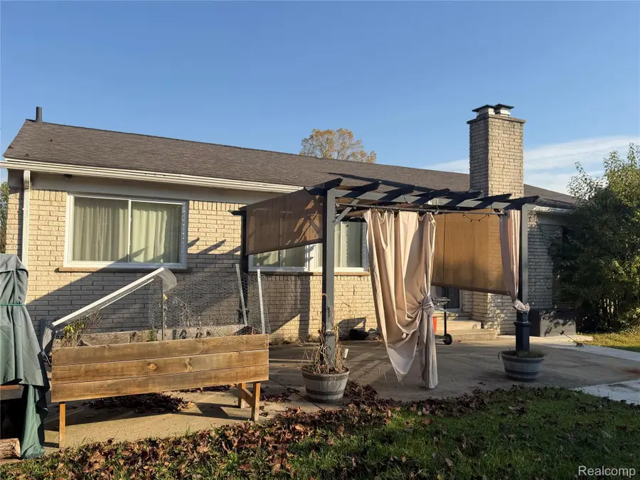 22043 Hallcroft LN, Southfield, MI 48034 - #3