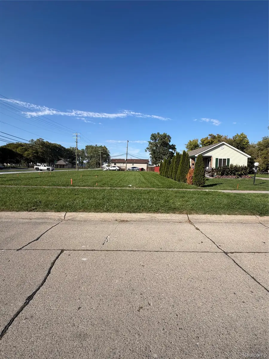 11 Oakdale ST, Roseville, MI 48066 - #3