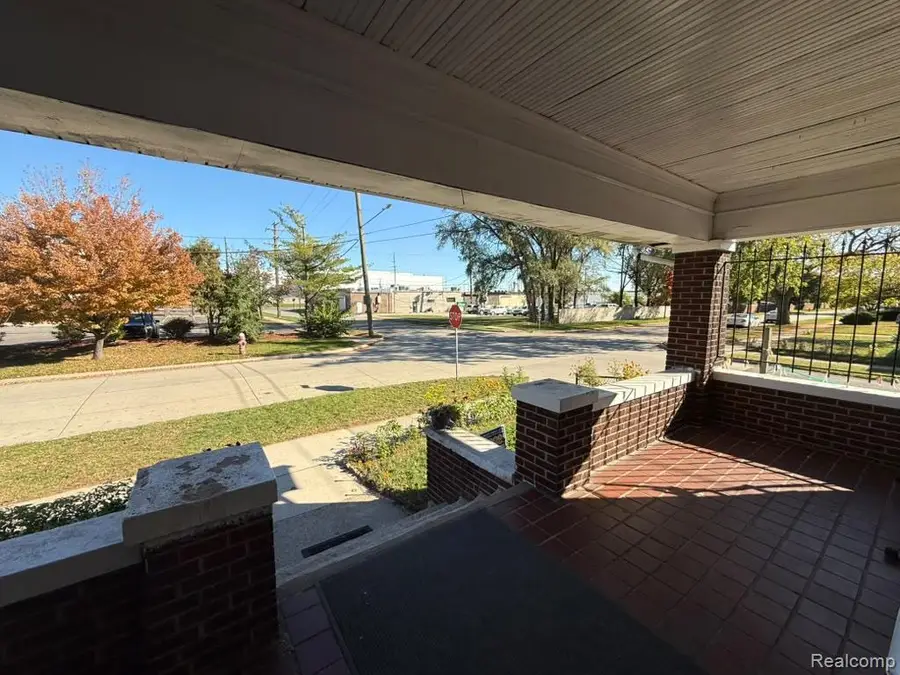 21003 Albany AVE, Warren, MI 48091 - #2