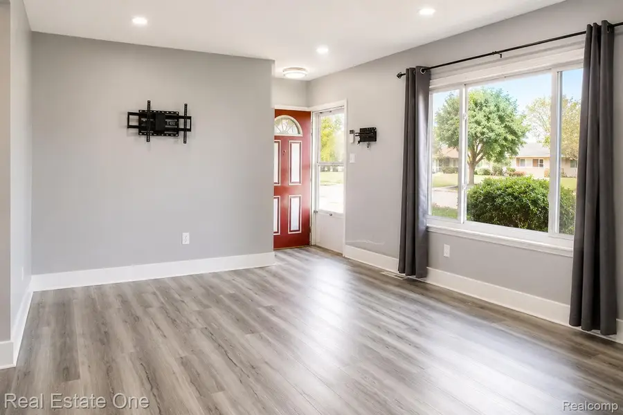 27820 Belanger ST, Roseville, MI 48066 - #3