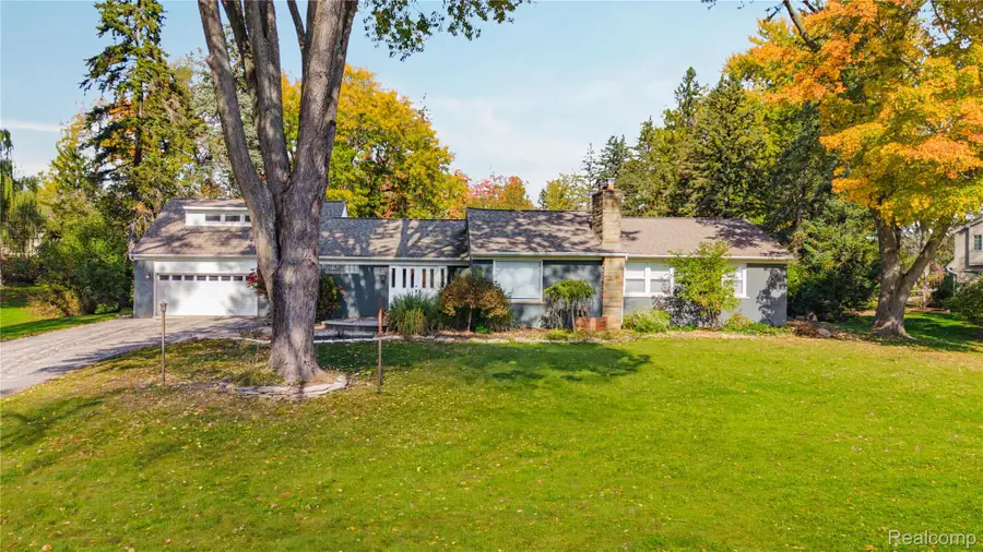 29140 Millbrook RD, Farmington Hills, MI 48334 - #2