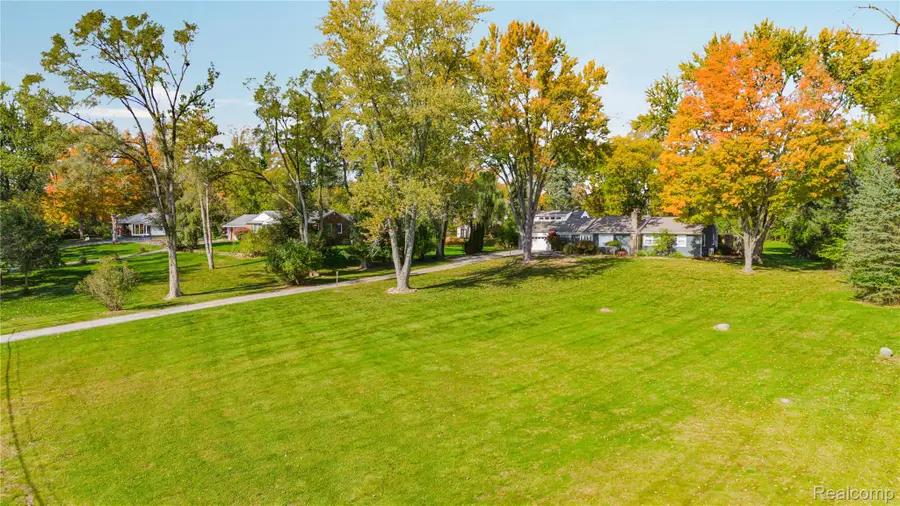 29140 Millbrook RD, Farmington Hills, MI 48334 - #3
