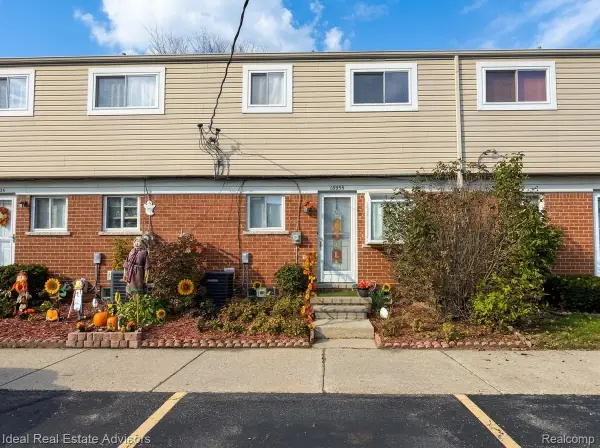 18955 S Highlite DR  # 78, ClintonTownship, MI 48035