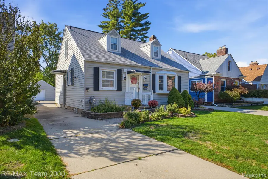 22355 Olmstead ST, Dearborn, MI 48124 - #2