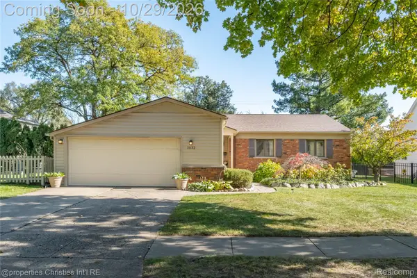 1032 Canterbury ST, Northville, MI 48167
