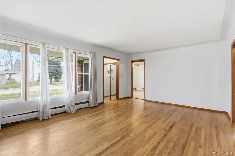 25253 Eureka DR, Warren, MI 48091 - #3