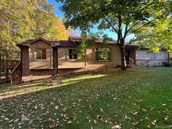 5873 Lockwood, WestBloomfield, MI 48322