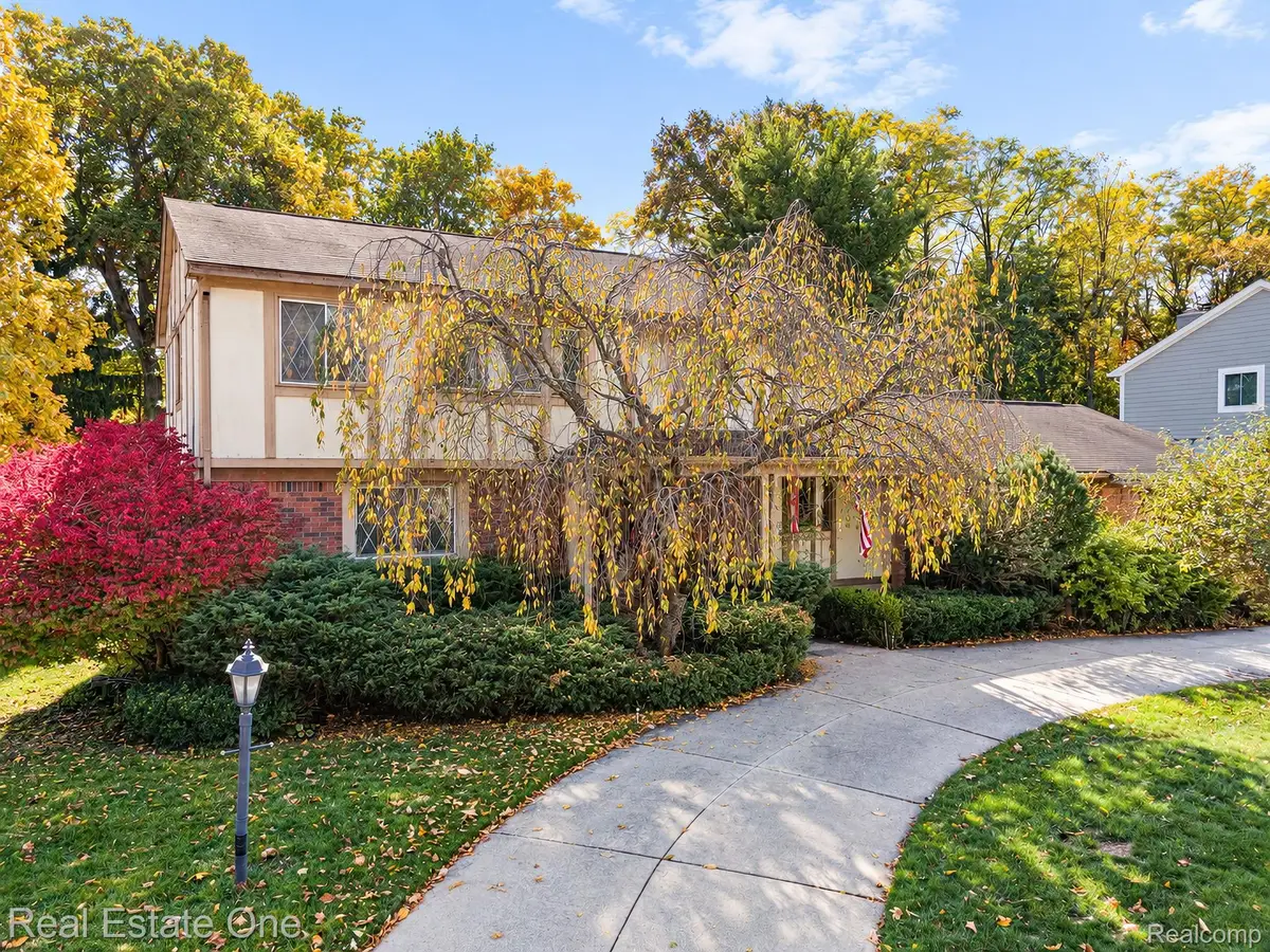 2631 Fox Chase DR, Troy, MI 48098 - #1