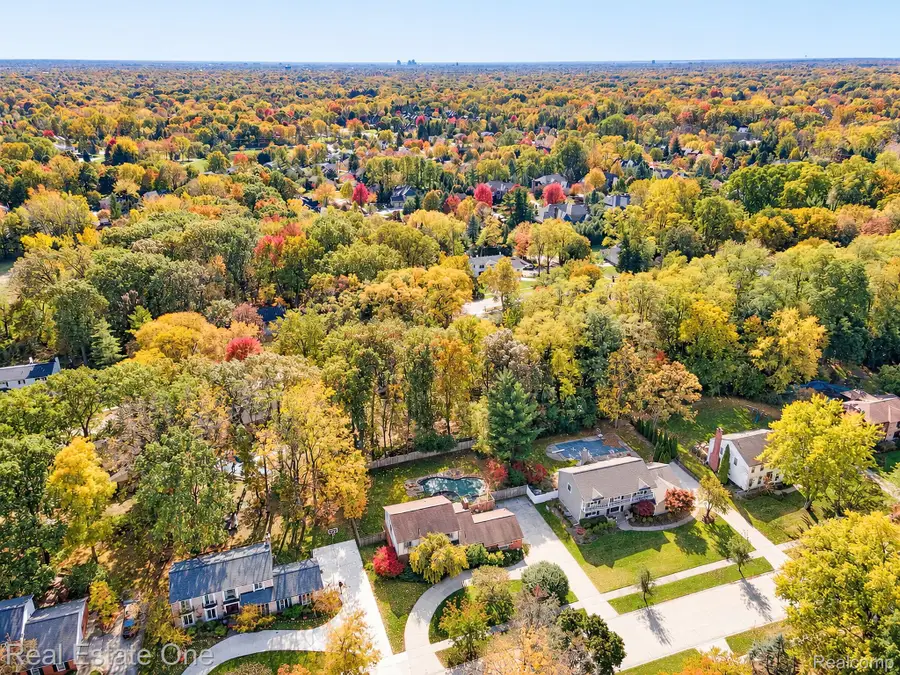 2631 Fox Chase DR, Troy, MI 48098 - #2