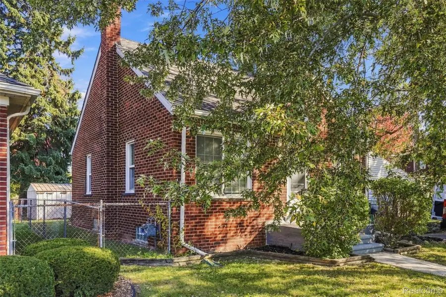 1020 Mayflower AVE, Lincoln Park, MI 48146 - #2