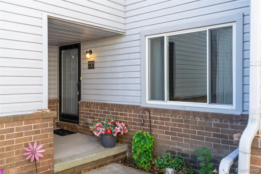 737 Clair Pointe Dr Claire Pointe CT W # 47, Saint Clair Shores, MI 48081 - #3