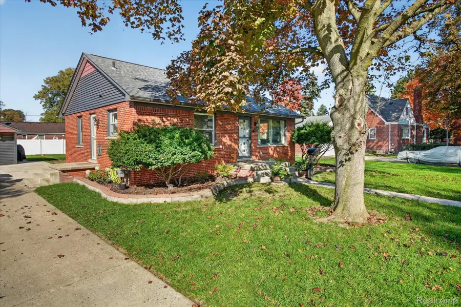 3172 Winifred ST, Wayne, MI 48184 - #2