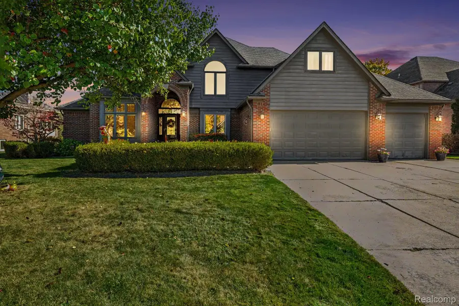 40540 Emerald LN E, Clinton, MI 48038 - #2