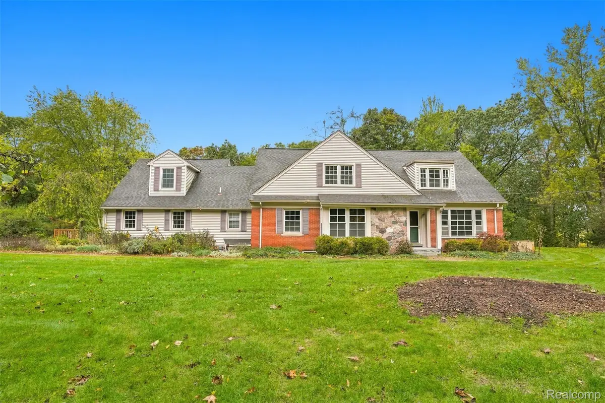 6022 Orion RD, Rochester Hills, MI 48306 - #1