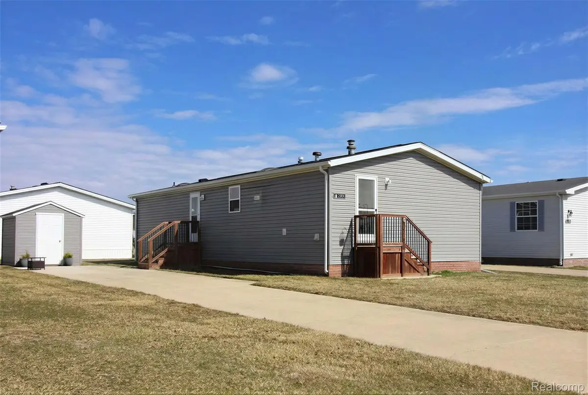 3539 Berry DR, Carleton, MI 48117 - #1