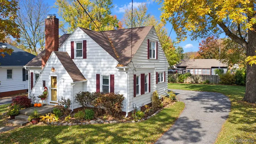 831 E Main ST, Flushing, MI 48433 - #2