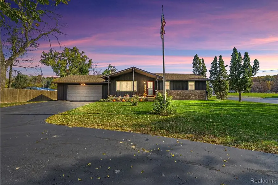 7274 Ormond RD, Davisburg, MI 48350 - #2